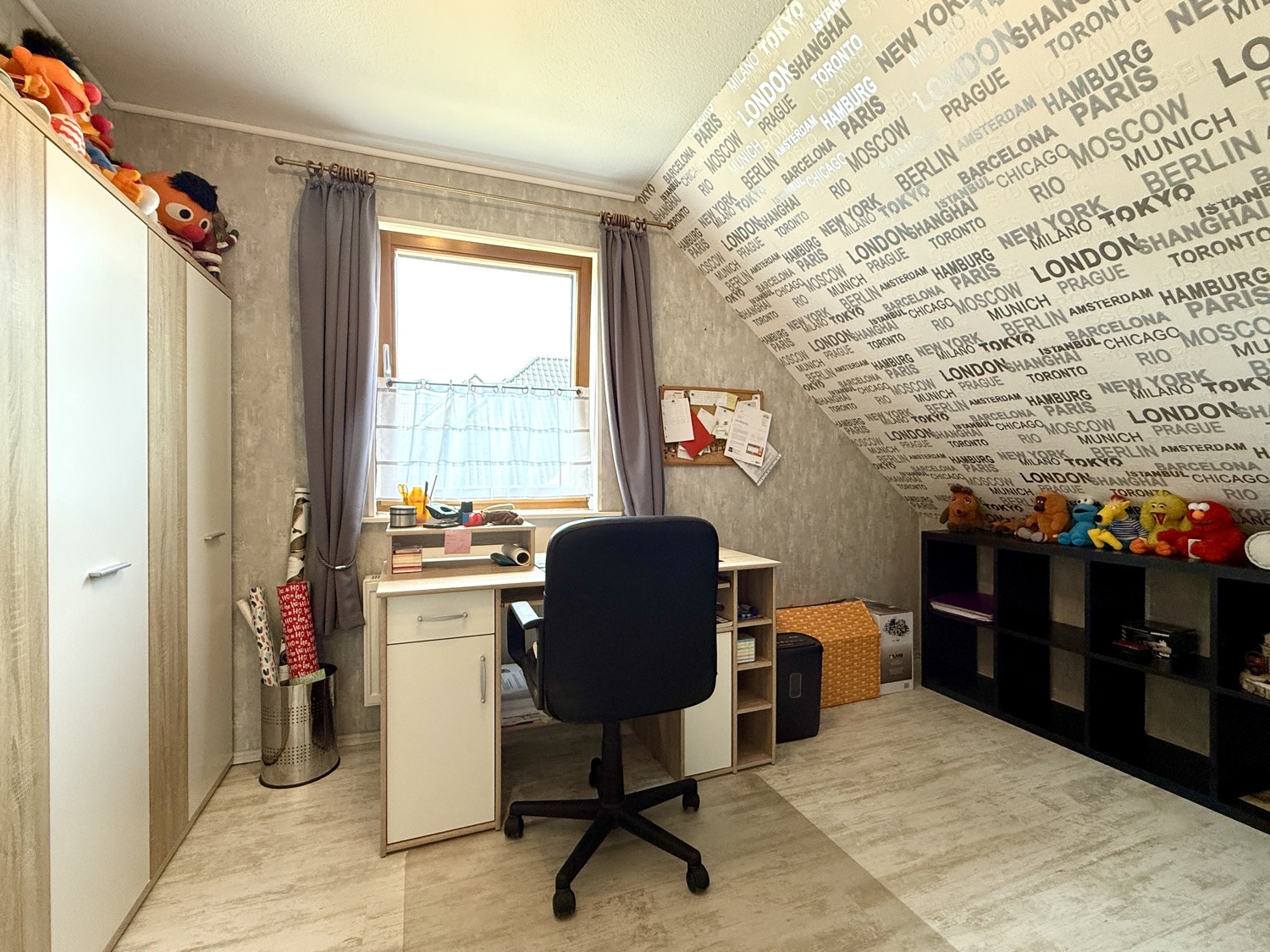Arbeitszimmer/Schlafzimmer DG