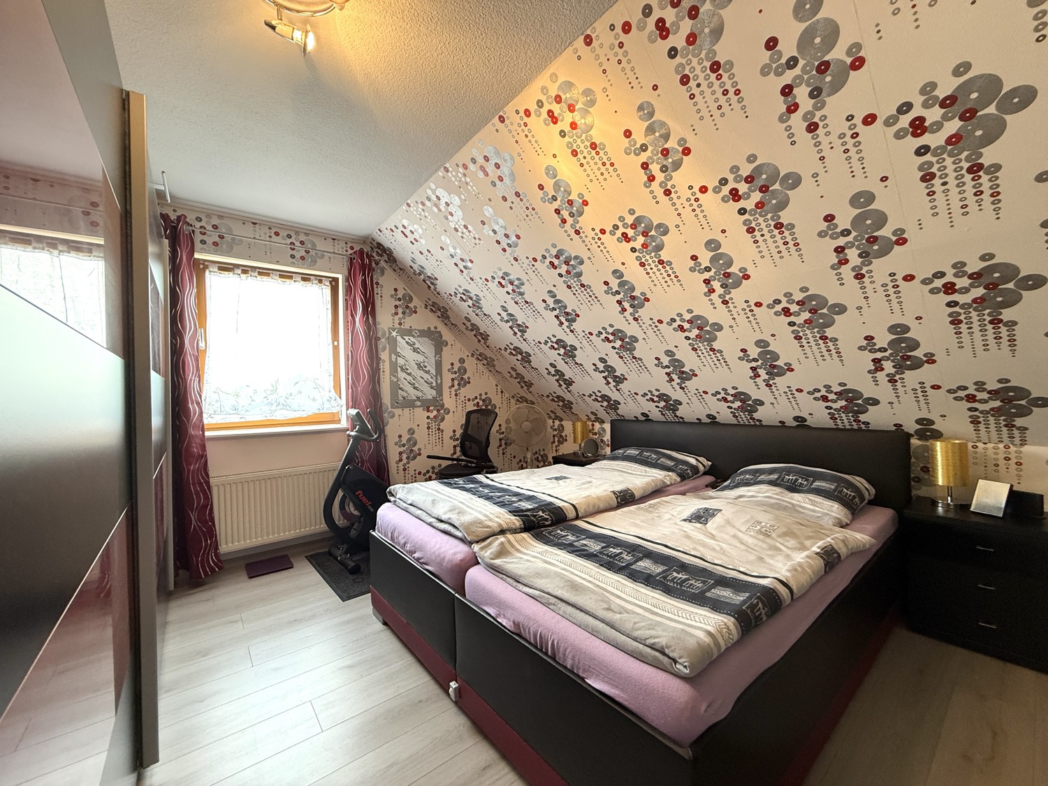 Schlafzimmer DG