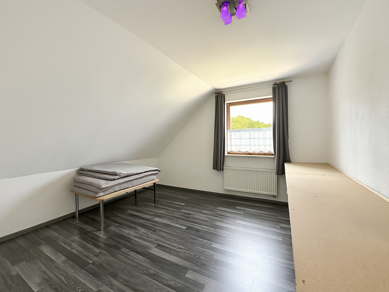 Schlafzimmer DG