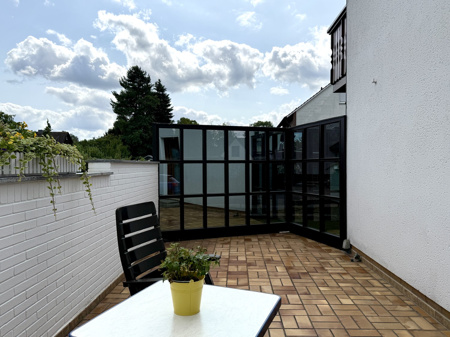 Terrasse mit Zugang zum Wohnzimmer
