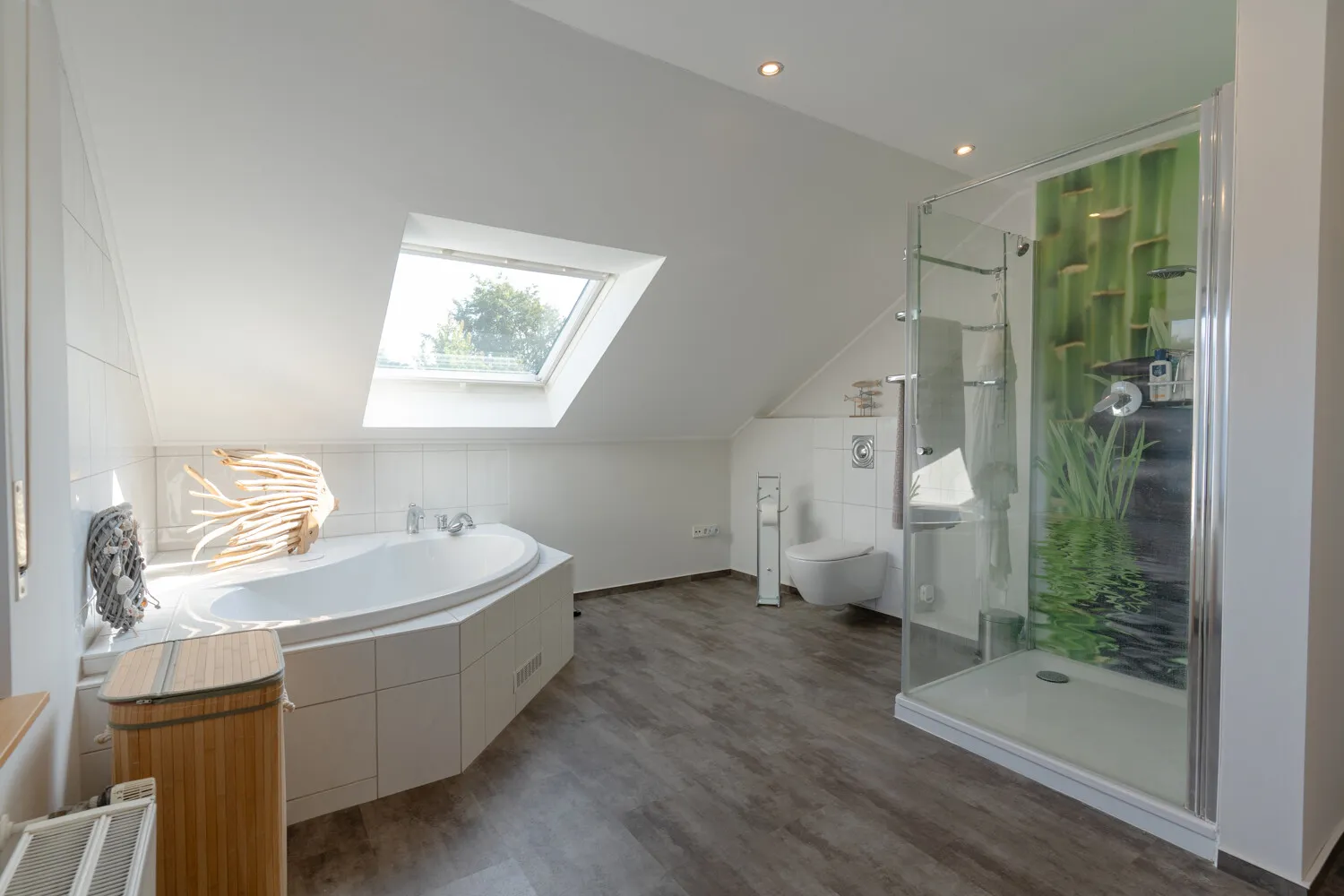 Hauptbad mit Whirlpool