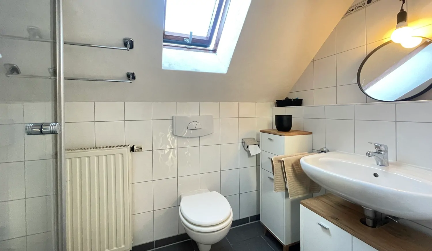 Badezimmer mit Duschce