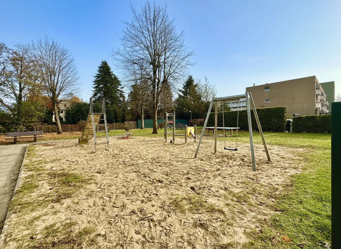 Angrenzender Spielplatz