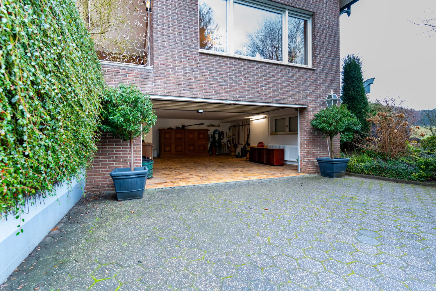 Tiefgarage mit Einfahrt