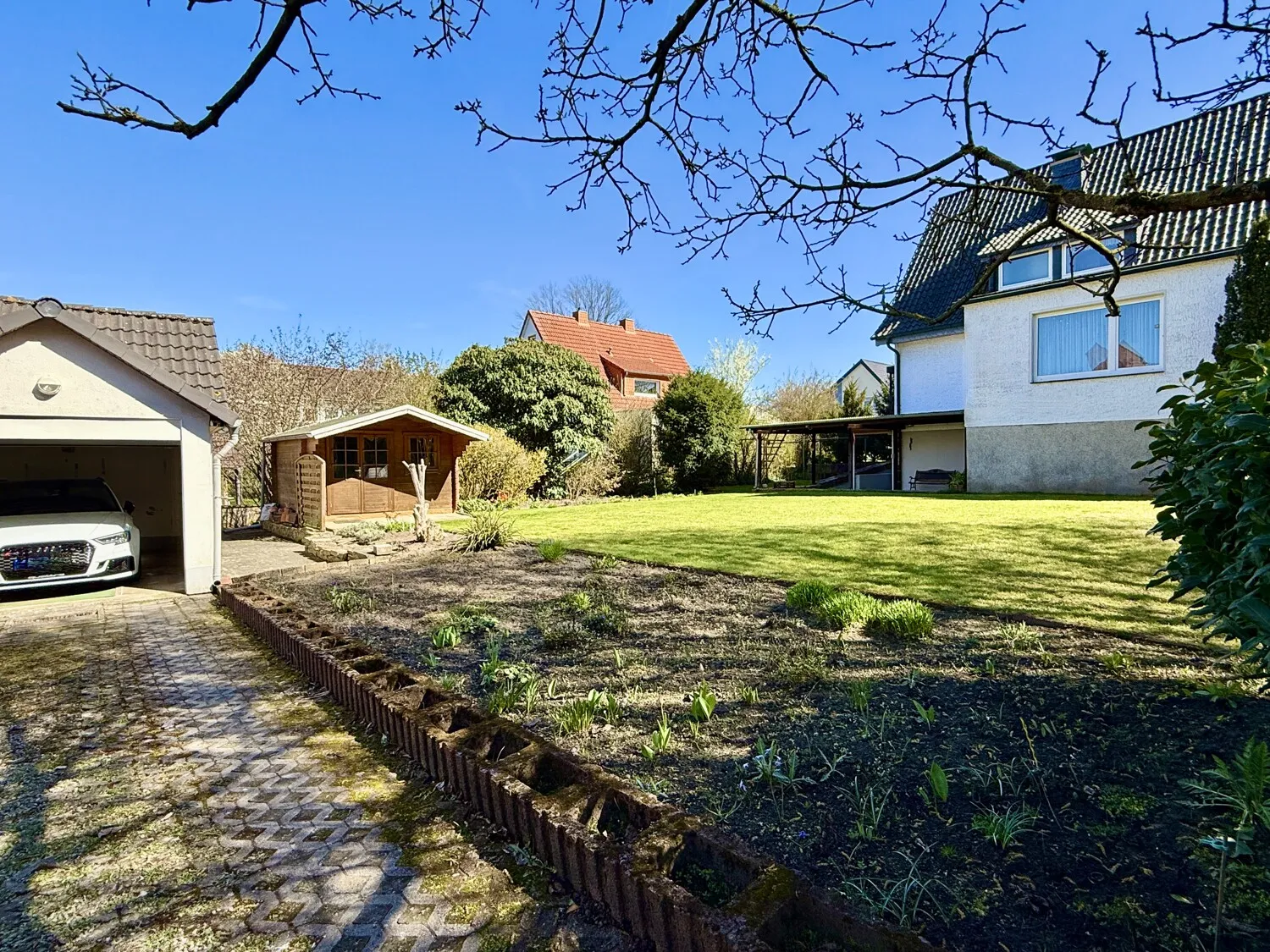 Garage mit separater Zufahrt