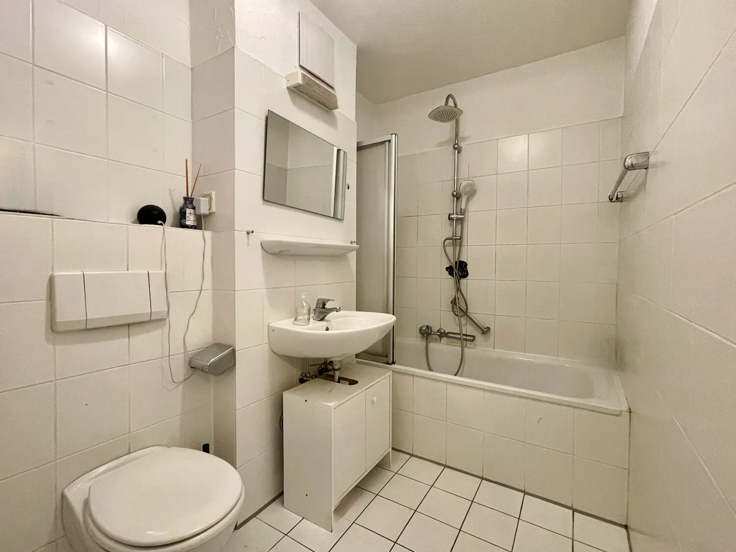 Badezimmer mit Duschwanne