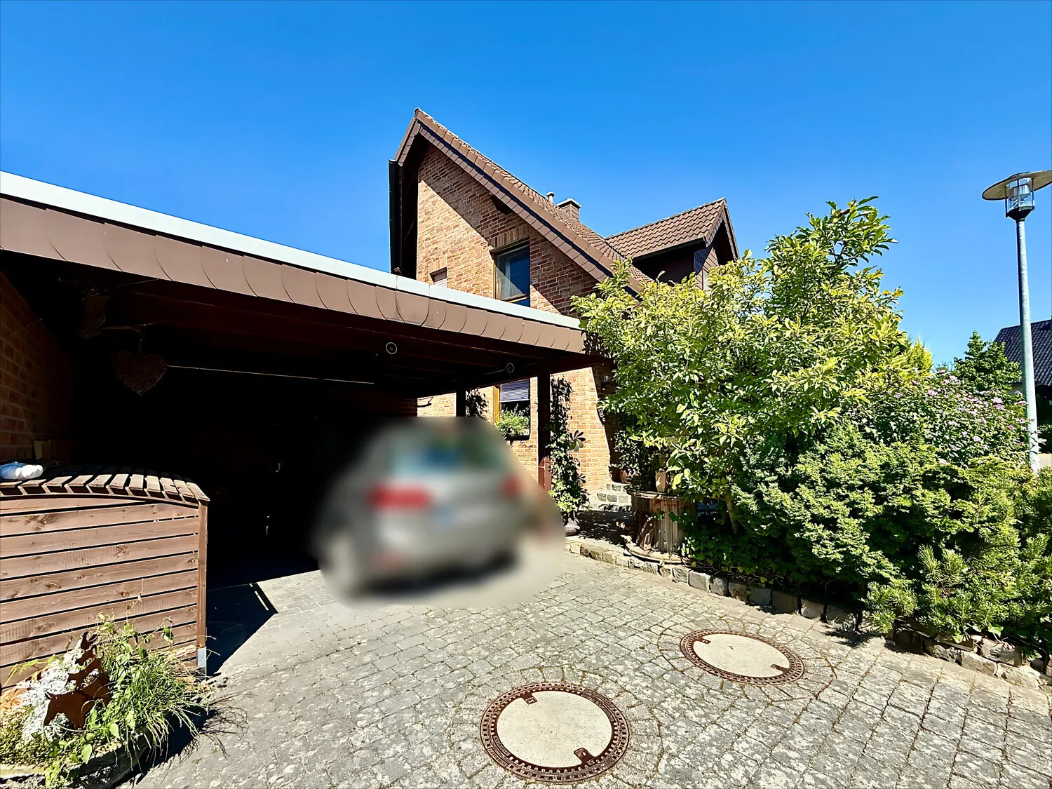 geräumiges Carport