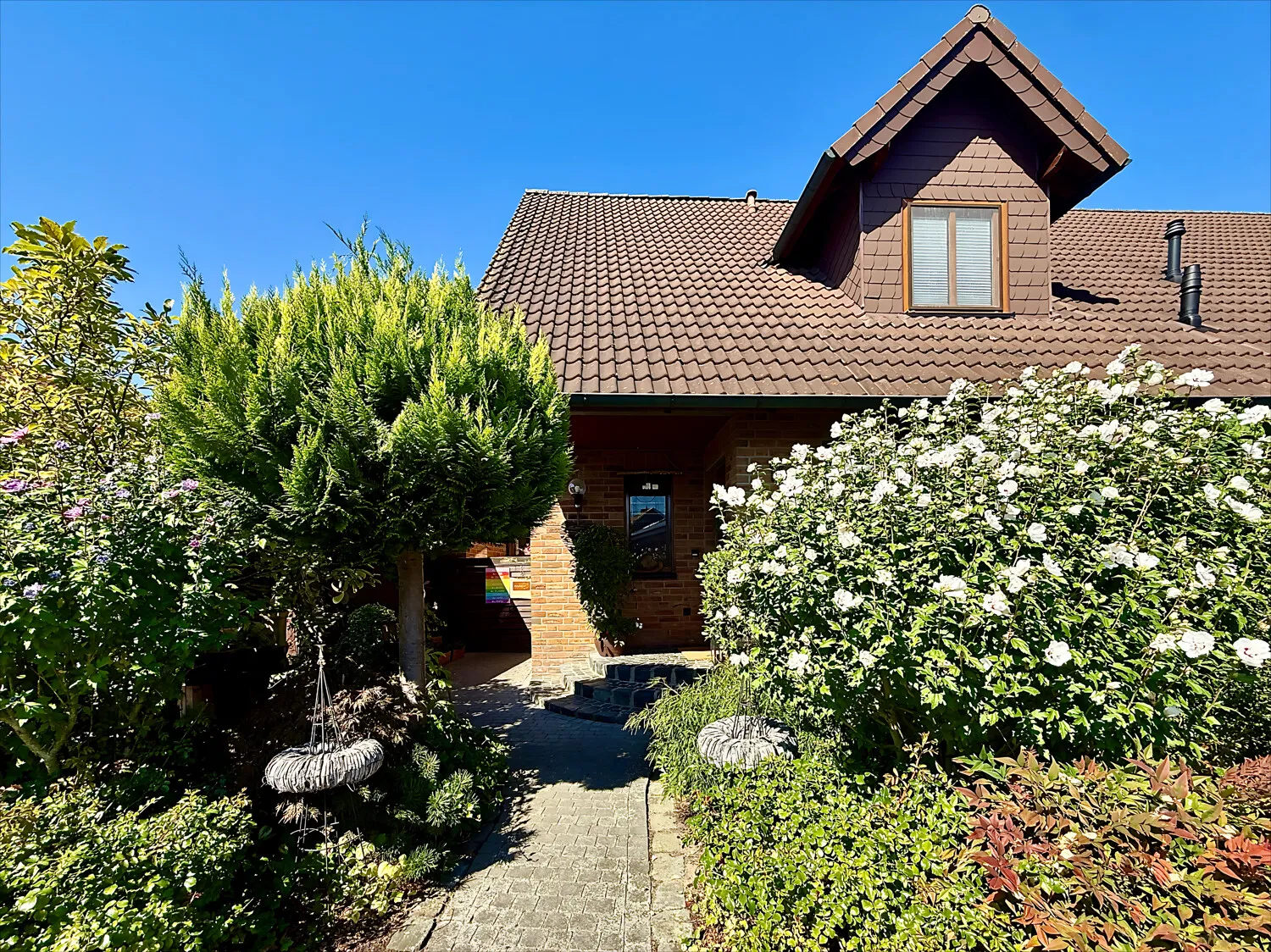 Doppelhaushälfte auf 3 Ebenen mit Garten, Carport und Terrasse