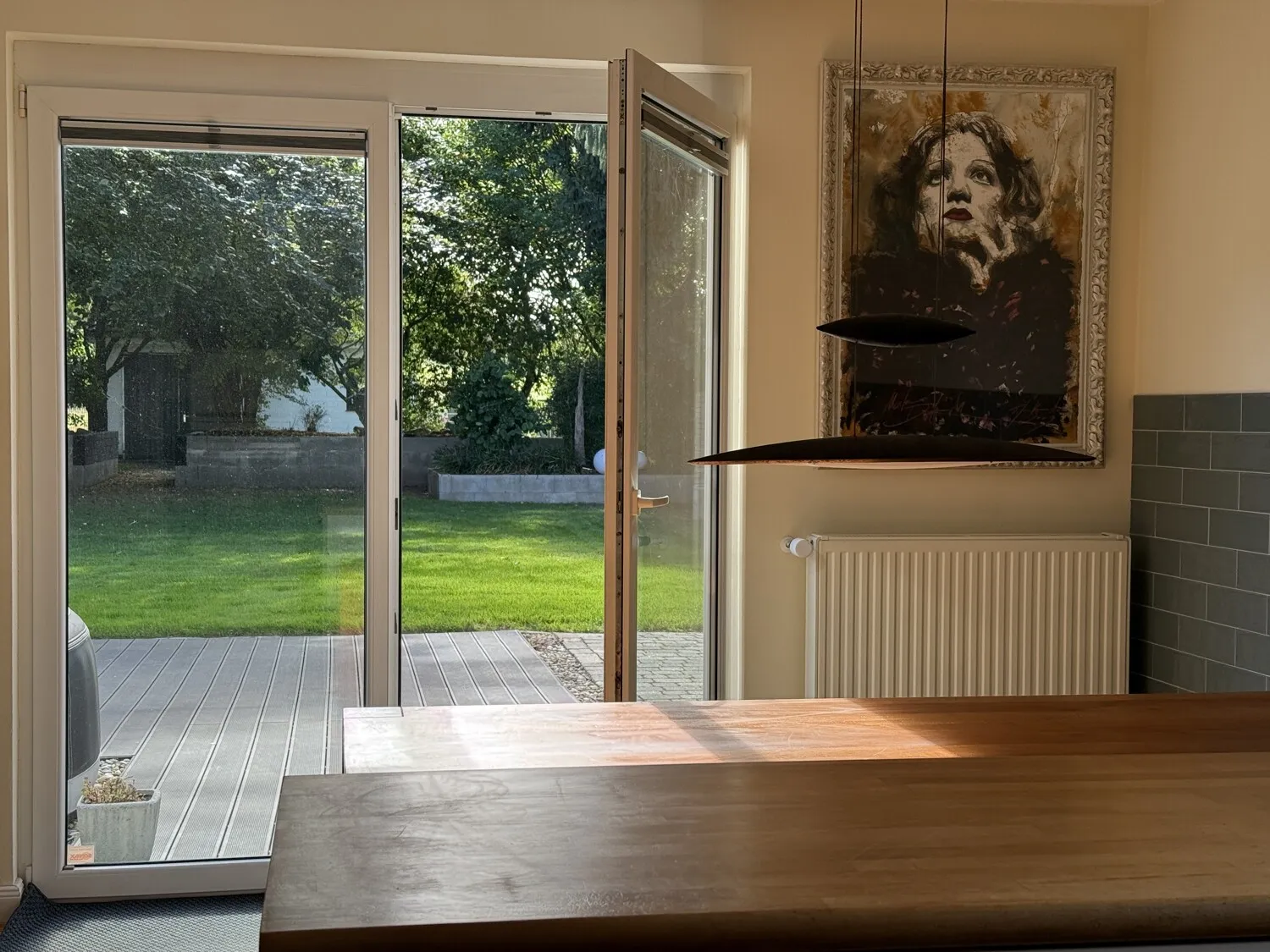 Essbereich mit Blick in den Garten