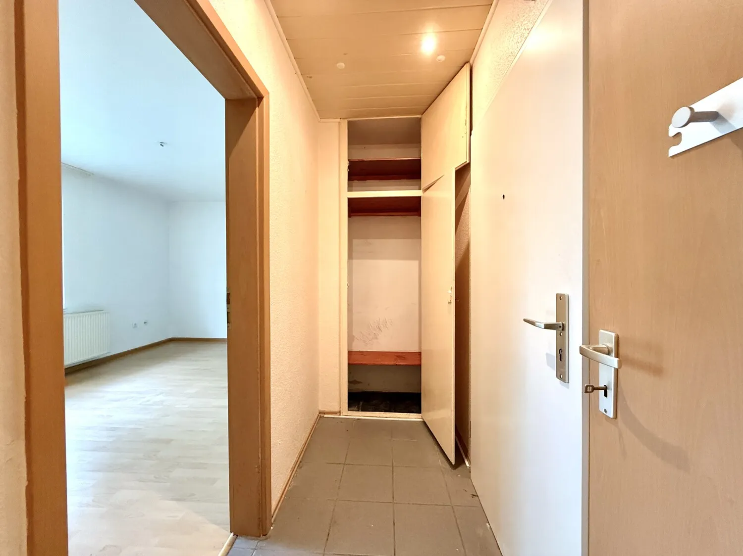 Flur mit Einbauschrank