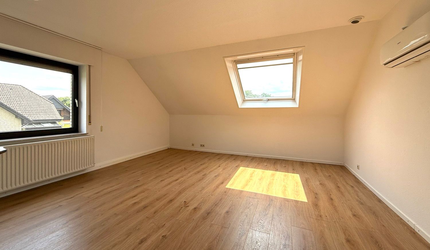 Schlafzimmer 3 mit Zugang zum Balkon