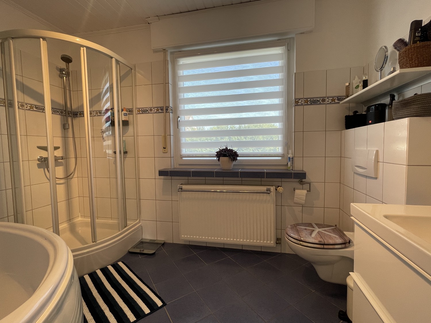 Badezimmer im Obergeschoss