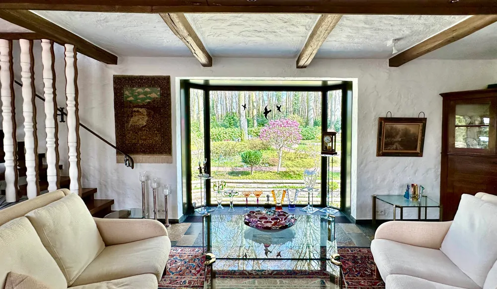 WZ mit Blick in den großzügigen Garten