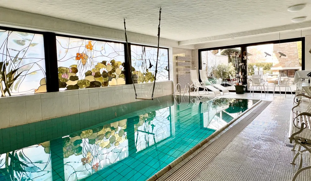 Innenliegender Swimmingpool