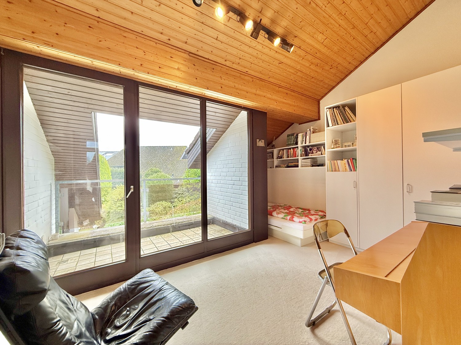 Kinderzimmer 1 mit Balkon