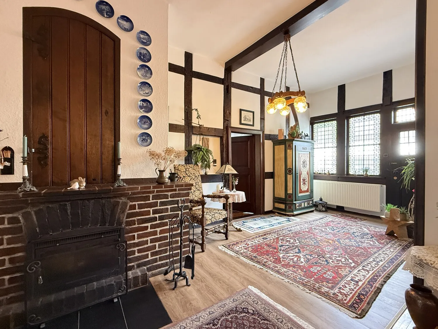 Diele mit historischer Feuerstätte