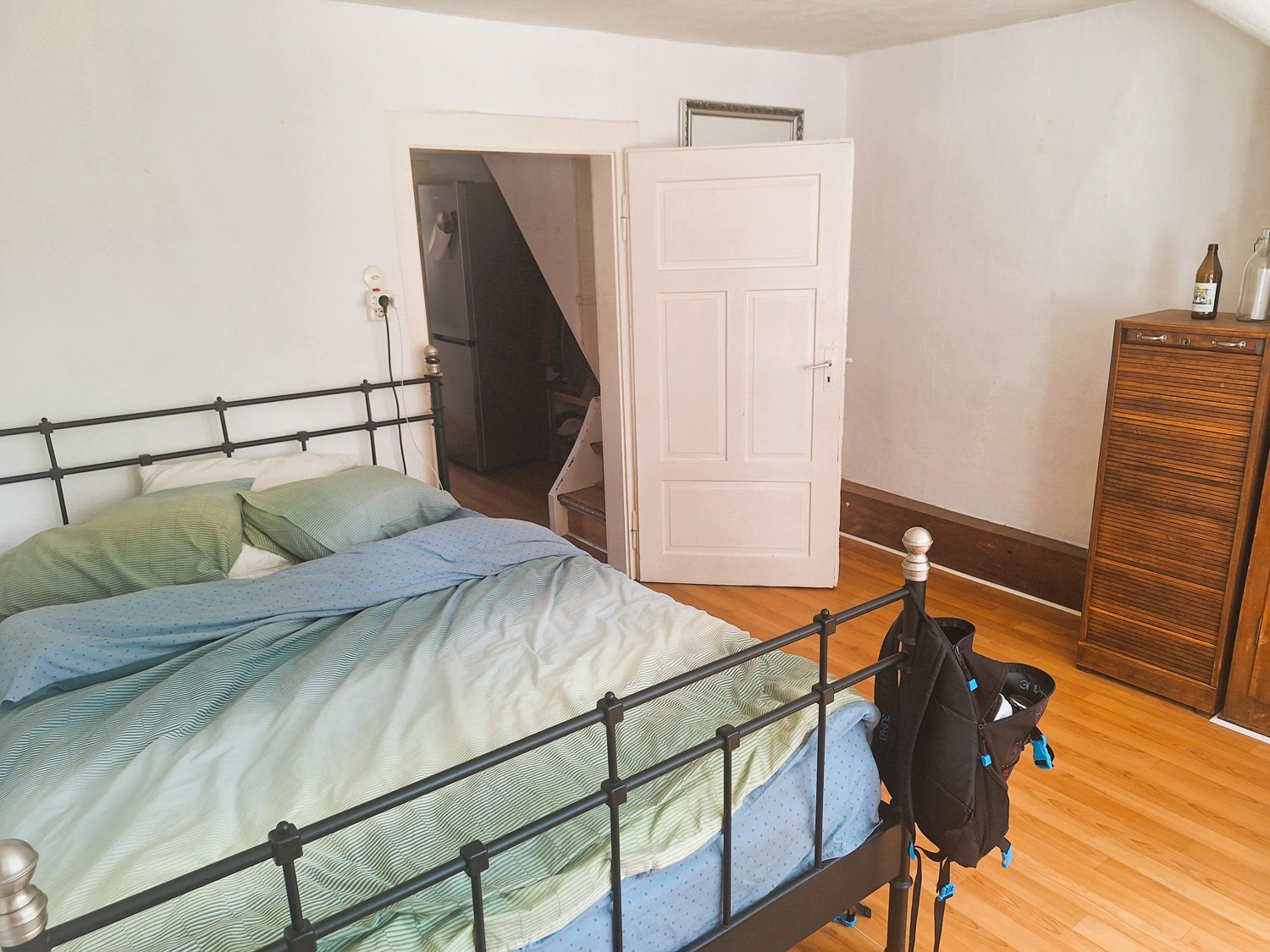 Zimmer mit Zugang zum Balkon