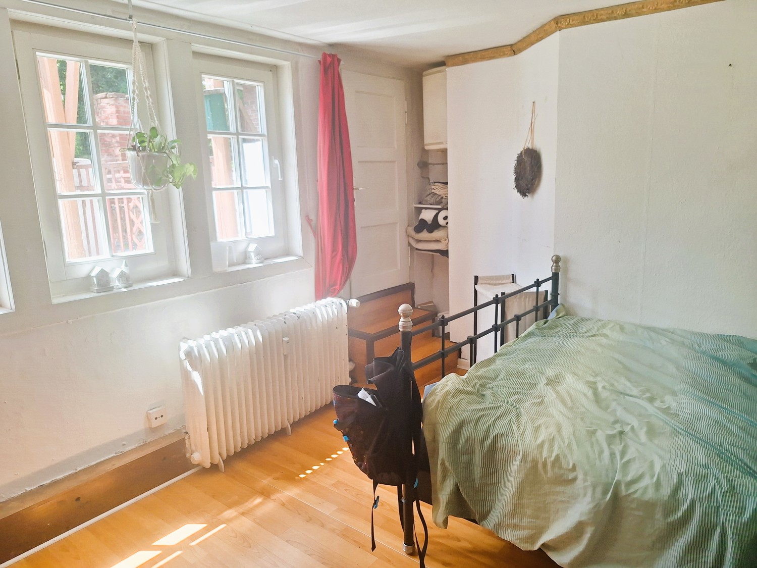Zimmer mit Zugang zum Balkon