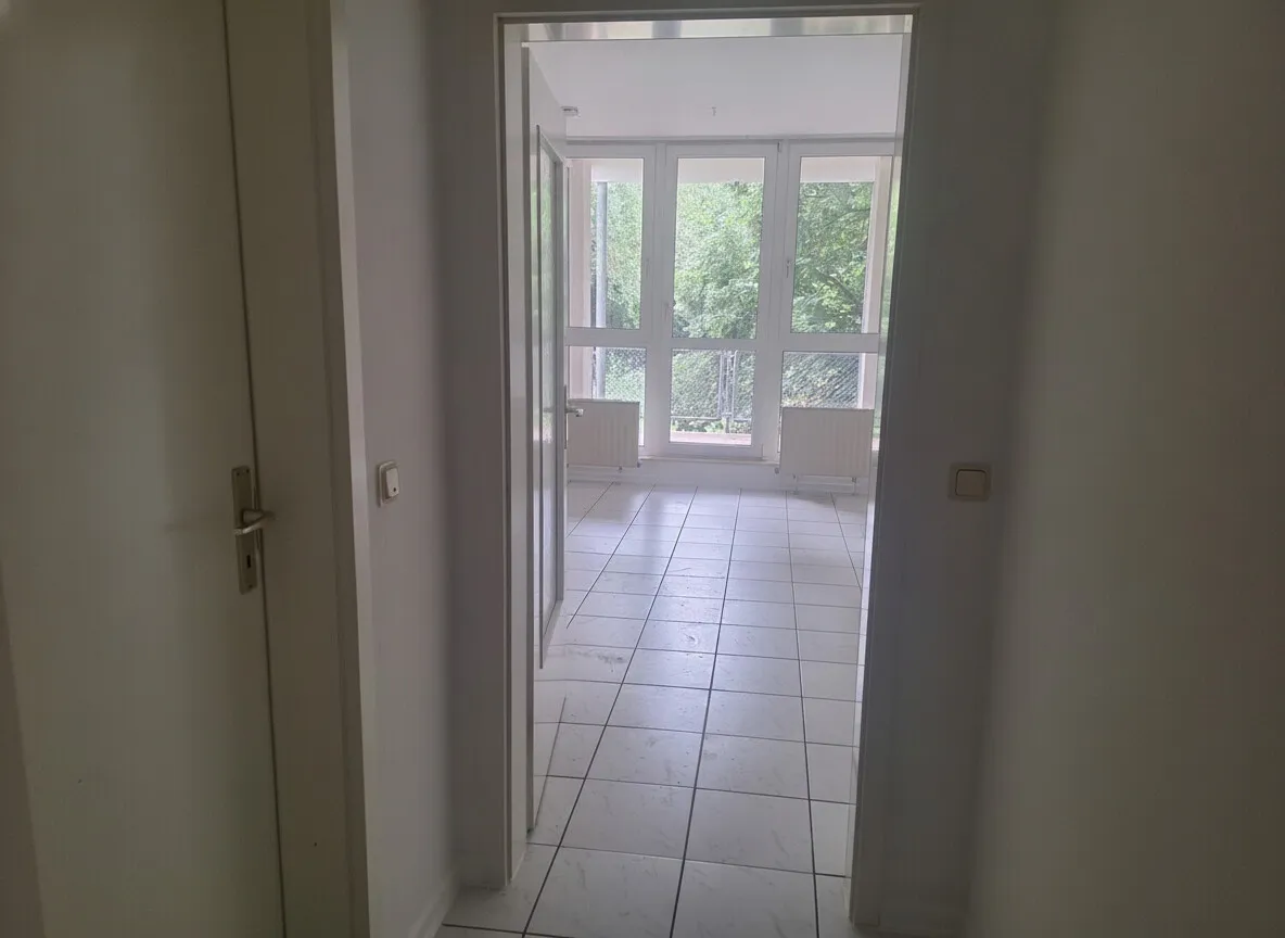Helle Wohnung mit Blick ins Grüne und eigenem Balkon genießen - Foto 4