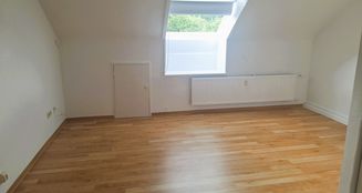von_poll_real_estate_property_25064051D_image_2