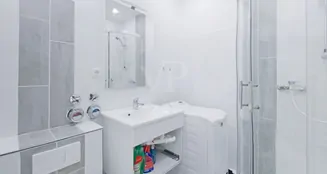 von_poll_real_estate_property_25064009_image_7