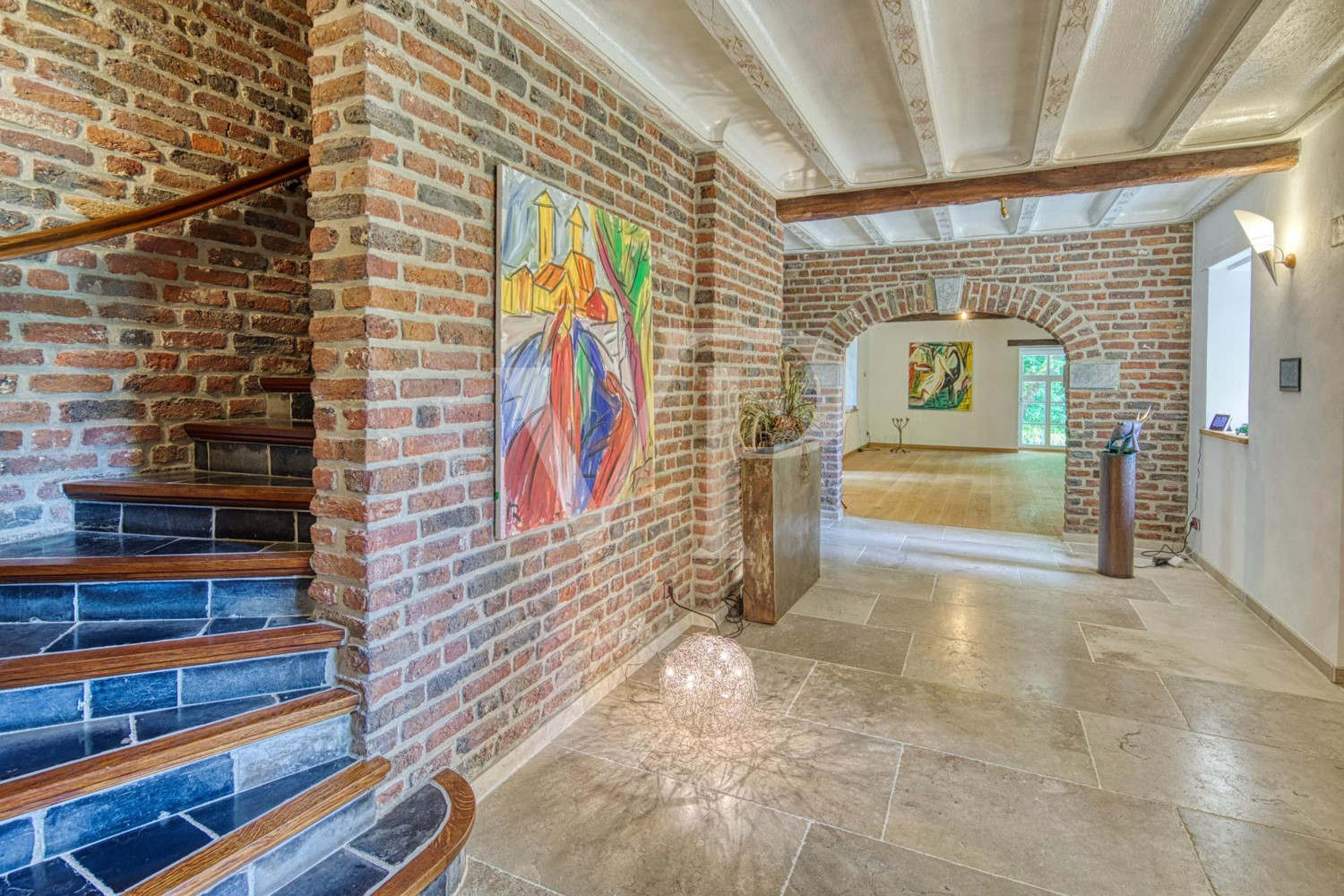 Diele mit Treppe ins OG