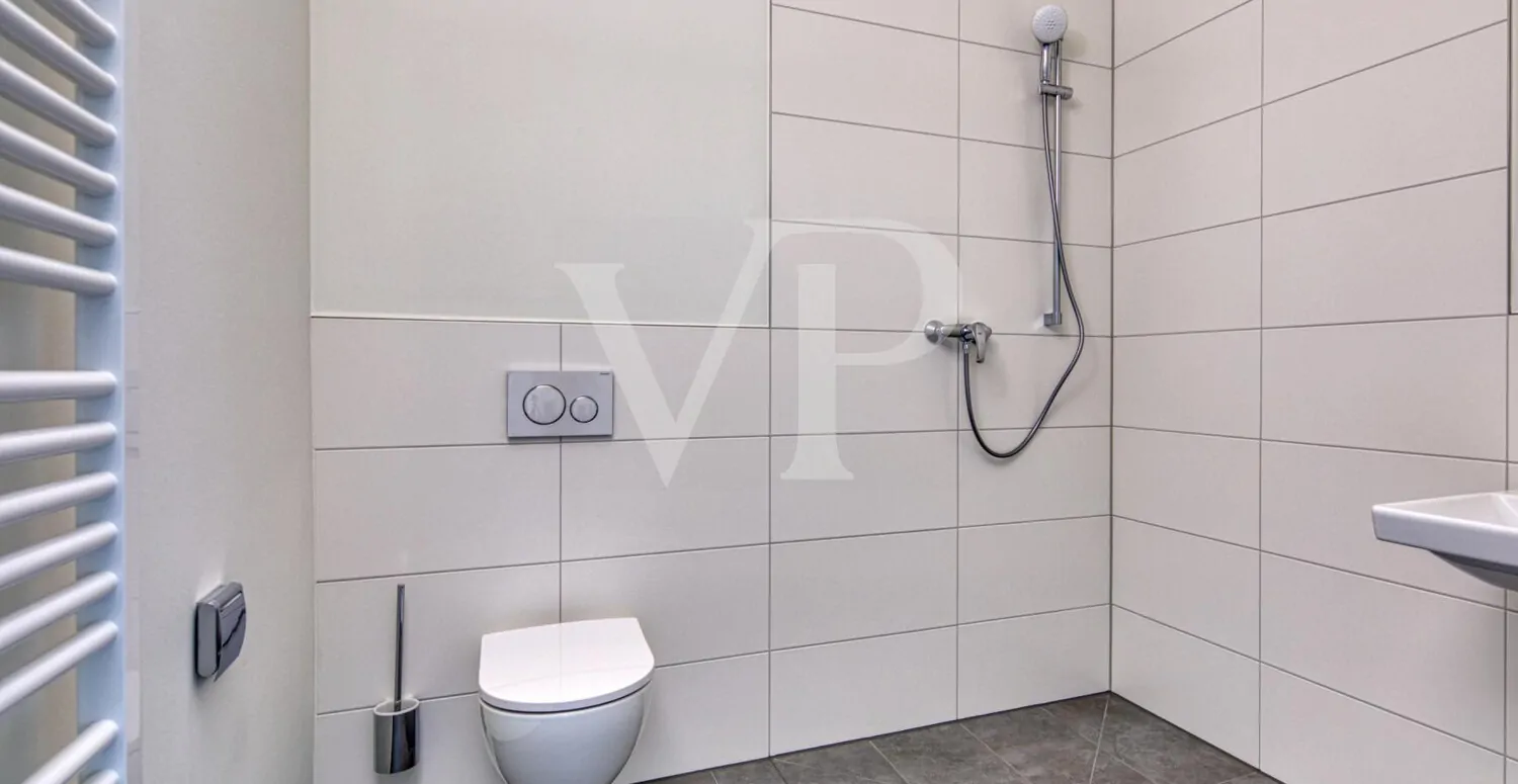 Bad mit bodentiefer Dusche