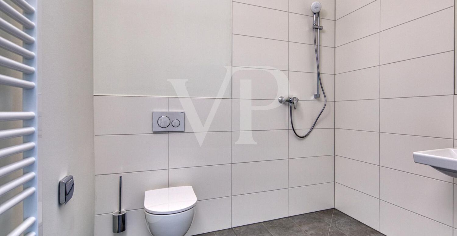 Bad mit bodentiefer Dusche