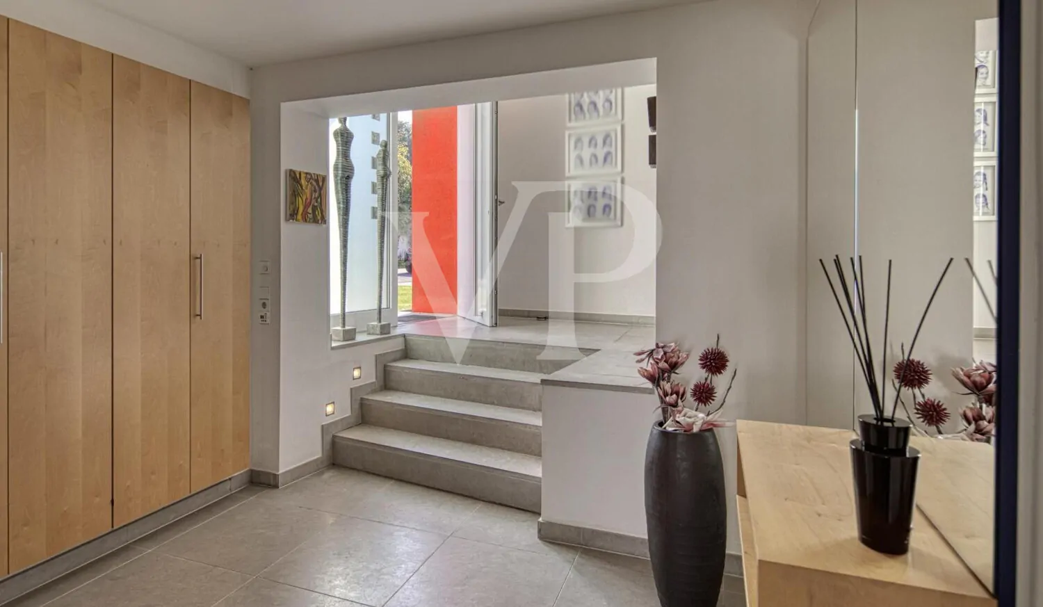 Garderobe mit Blick zum Eingang