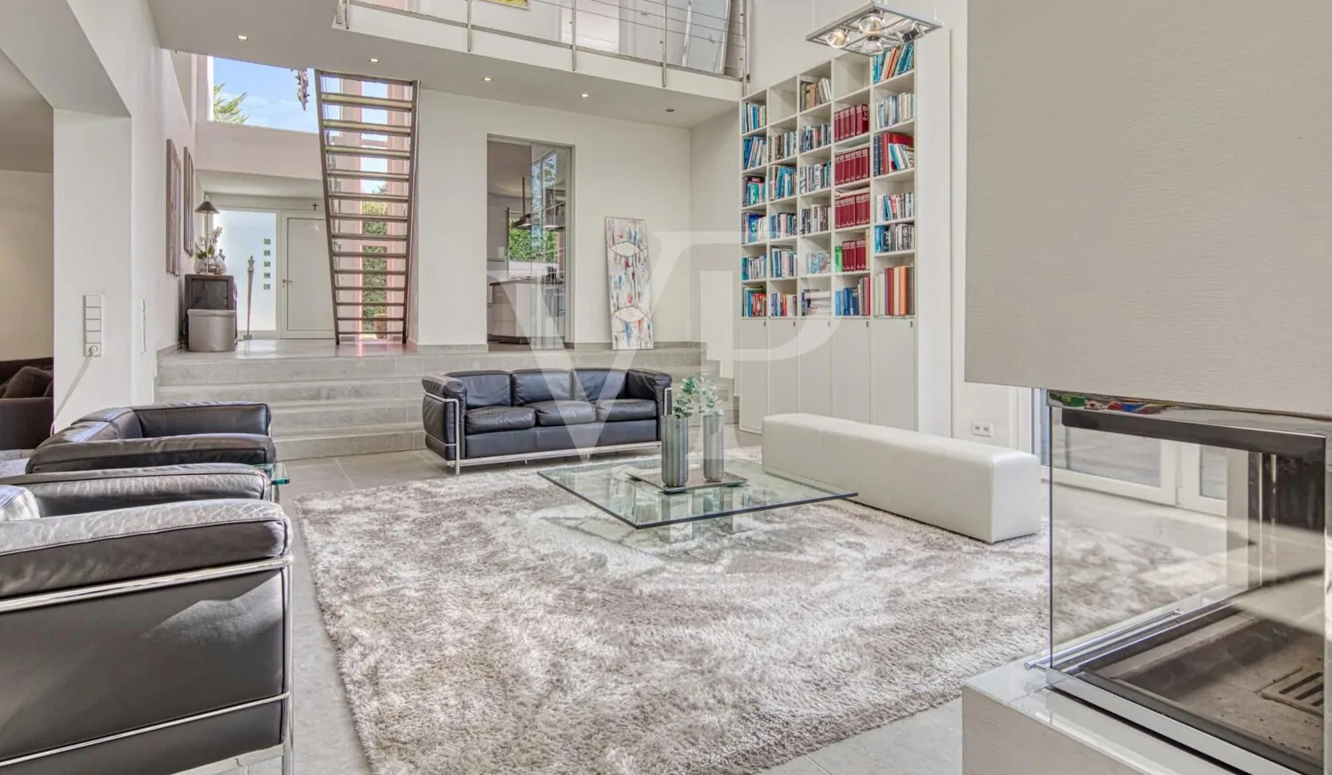 Blick zum Hauseingang und zur Küche