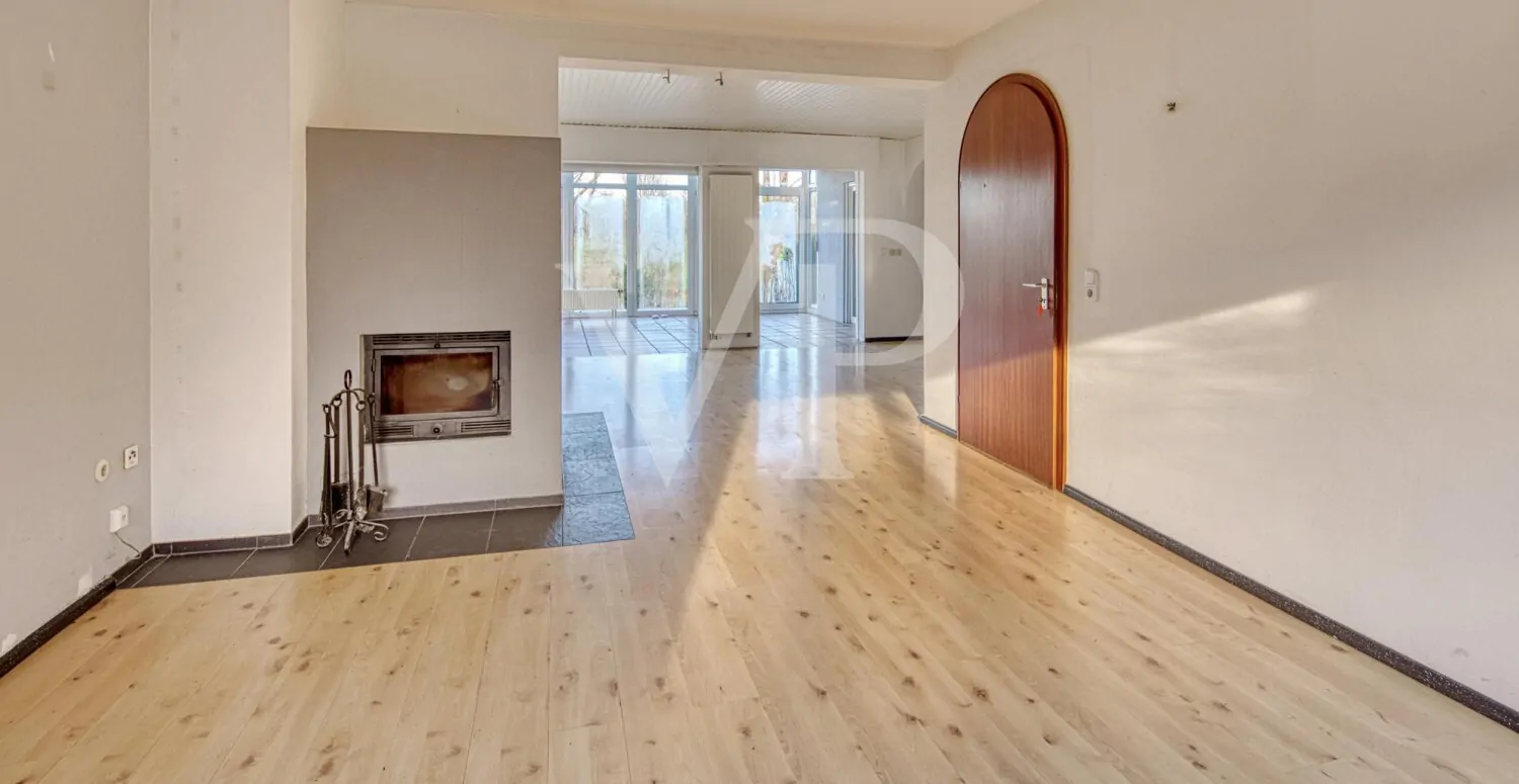 EG - Wohnraum mit Kamin