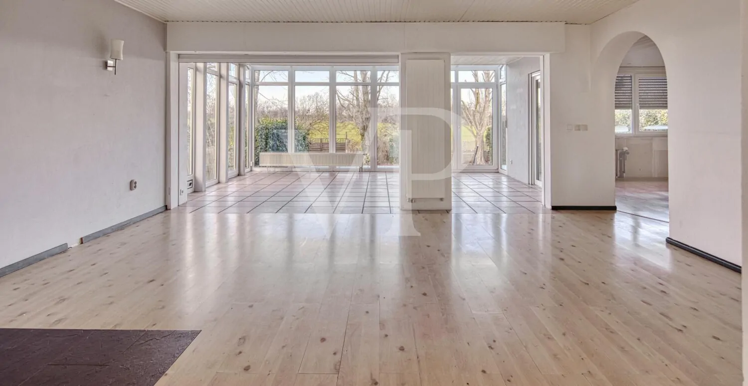 EG - Wohnraum mit Wintergarten und Kücheneingang