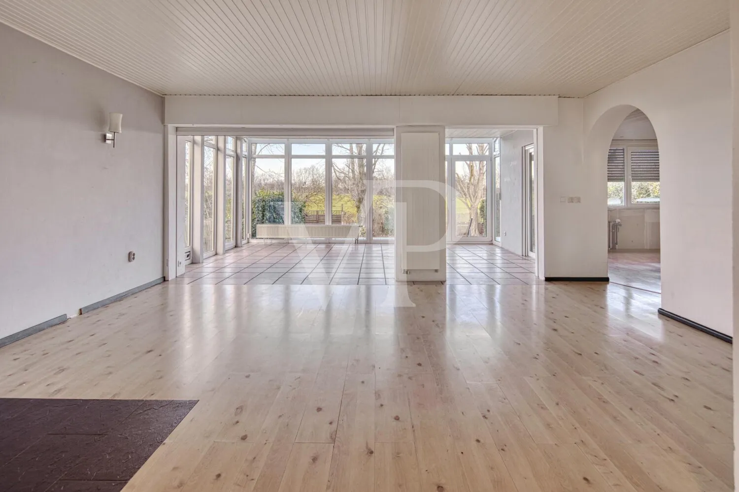 EG - Wohnraum mit Wintergarten und Kücheneingang