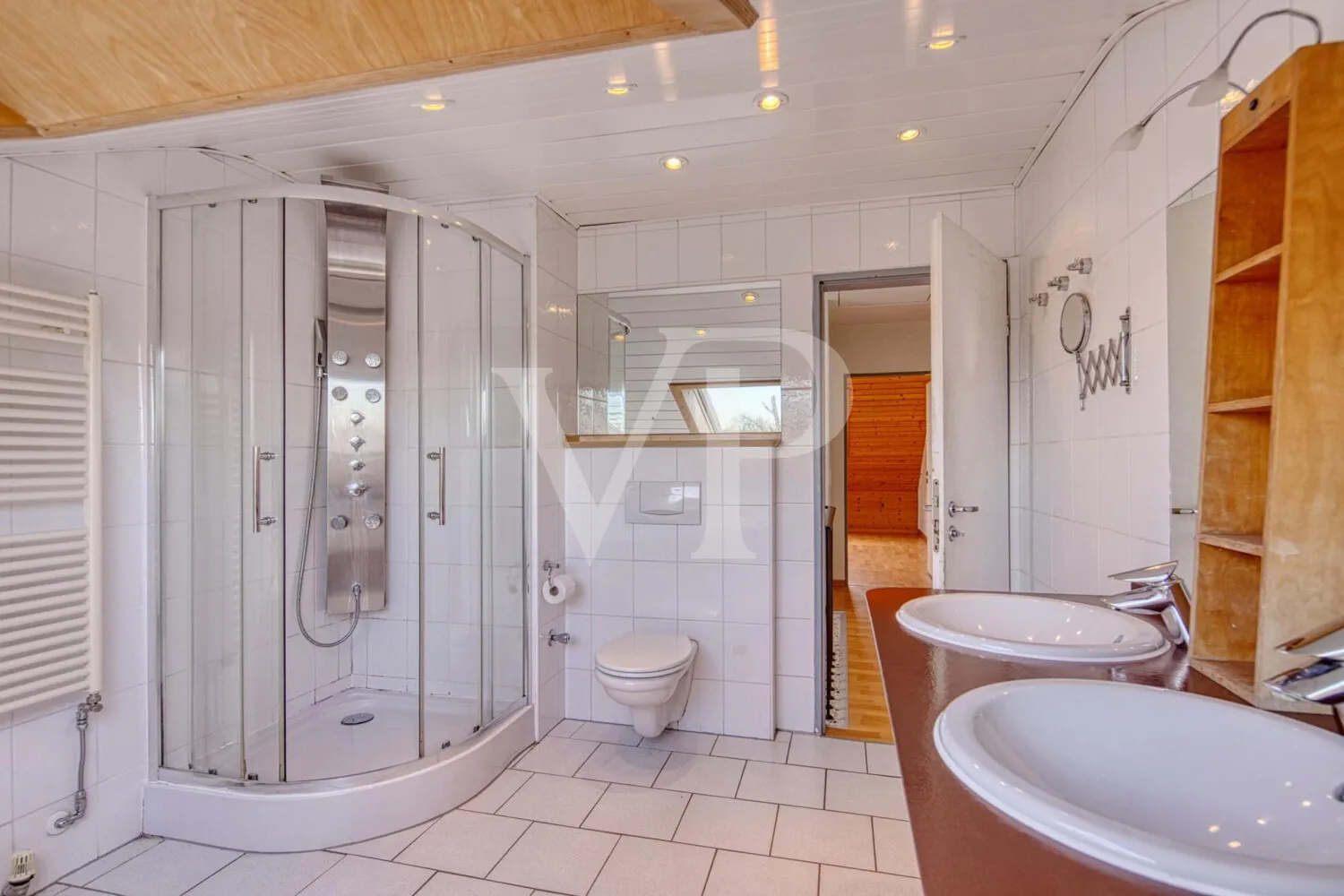 OG - Badezimmer mit Dusche