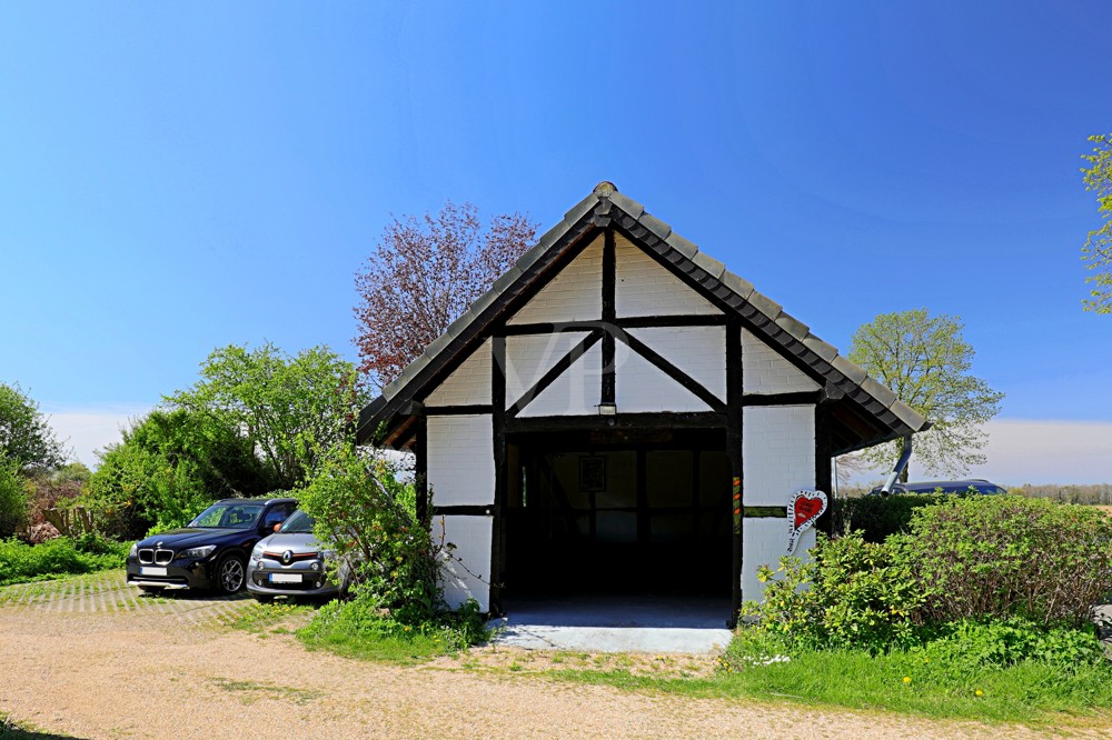 Fachwerkhaus/ Garage .