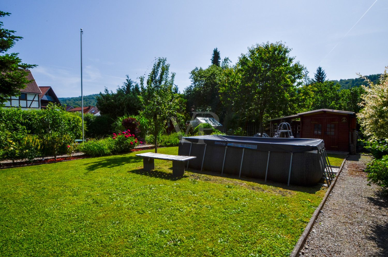 Garten mit Pool