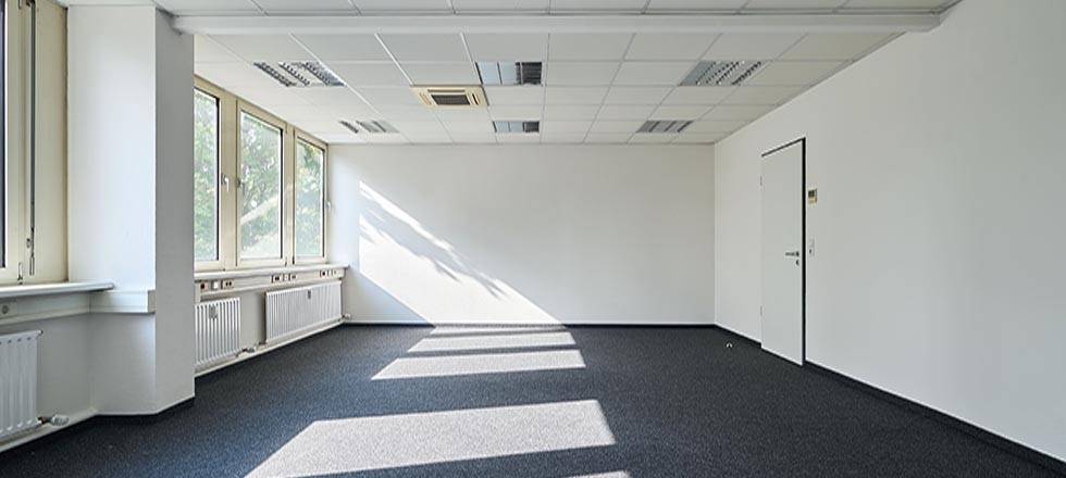 Büro-unmoebeliert
