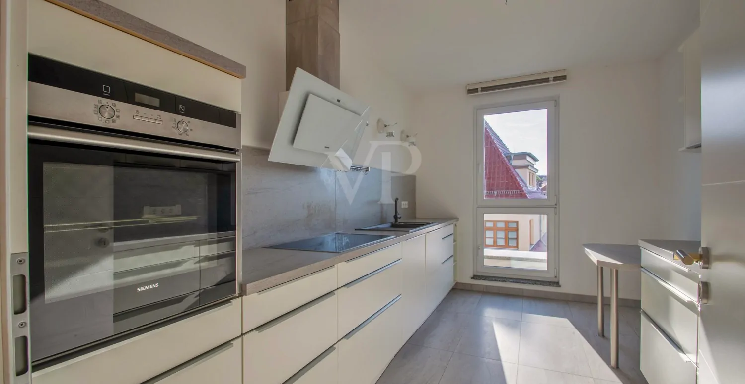 Küche mit Einbauküche