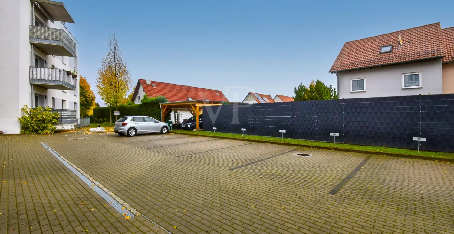 Stellplatz hinter dem Haus