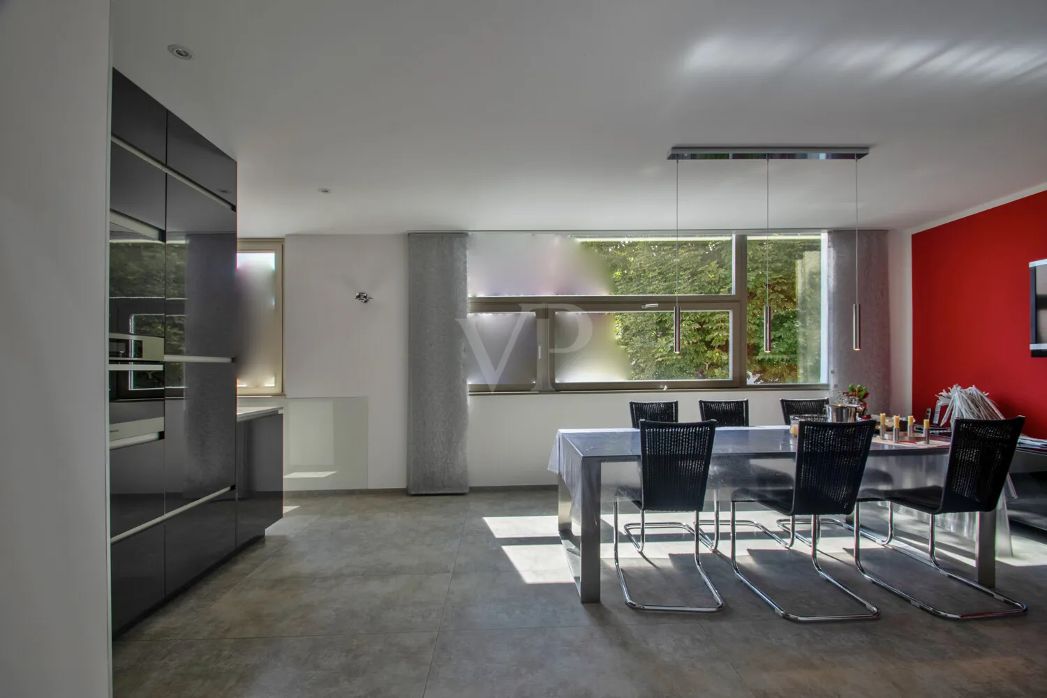 Esszimmer mit Einbauküche