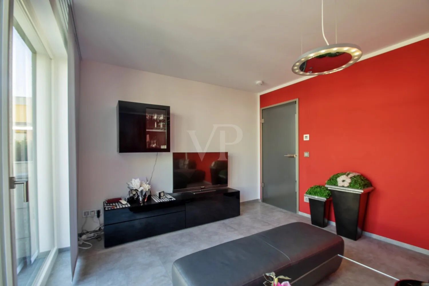 Wohnzimmer mit Balkon