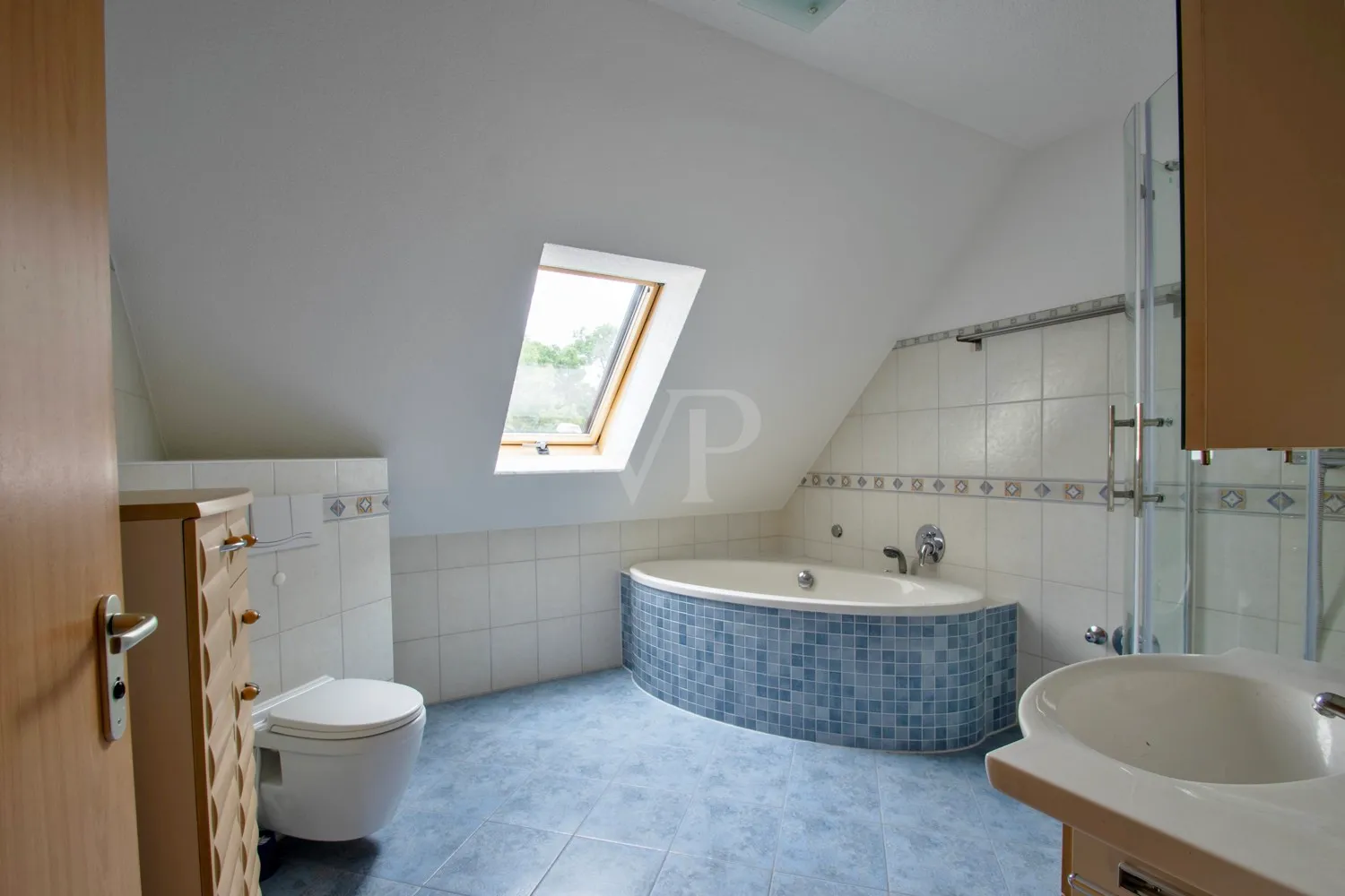 Maisonettewohnung mit Balkon über drei Etagen - Photo 5