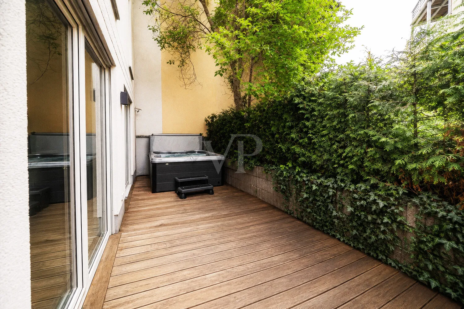 Terrasse mit Whirlpool