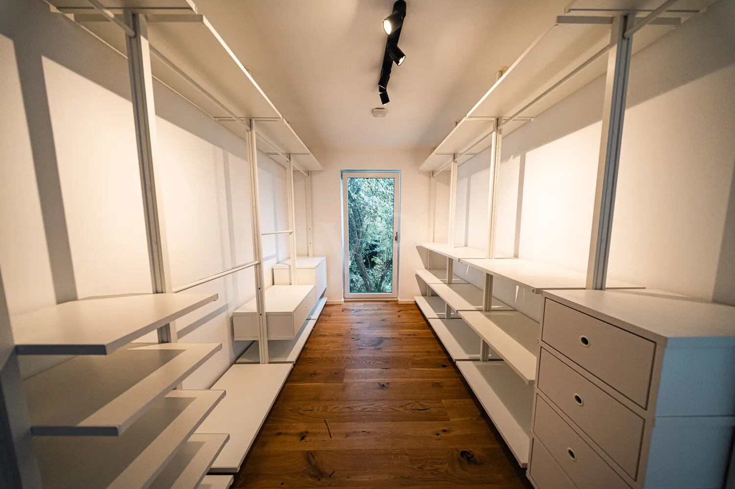 Begehbarer Kleiderschrank
