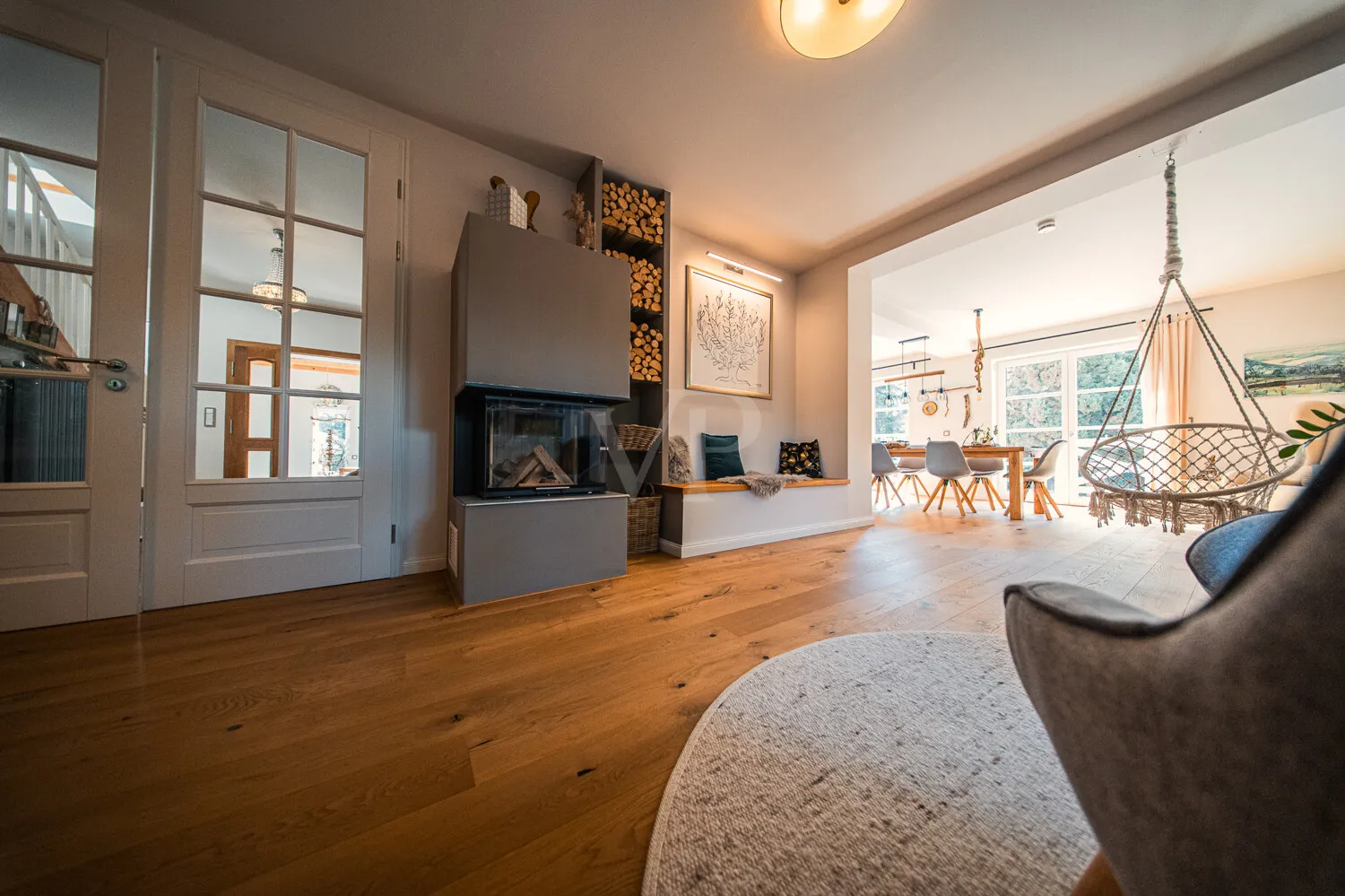 Wohnzimmer mit Kamin