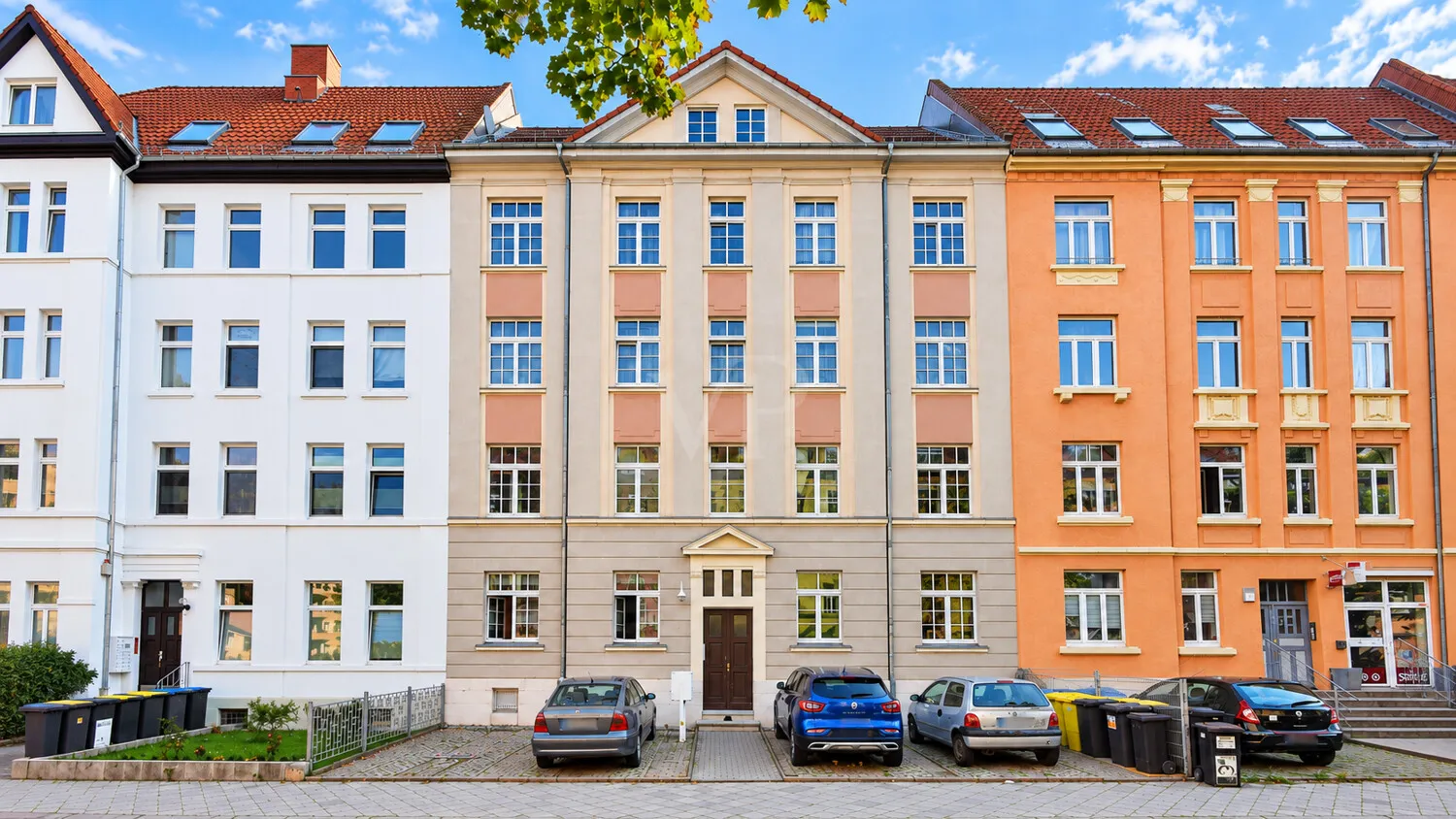 Vorderansicht des Mehrfamilienhauses