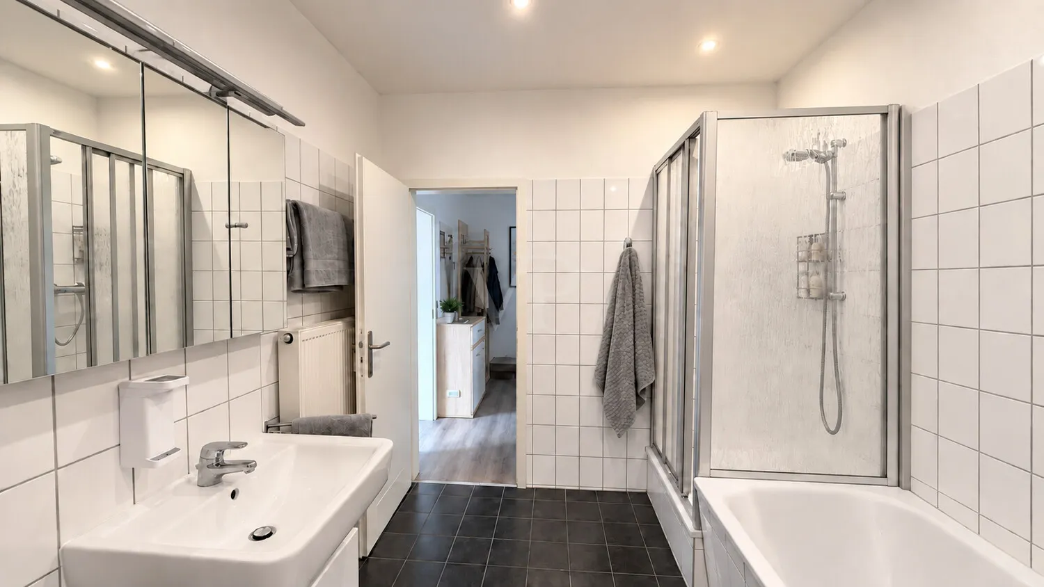 Badezimmer mit Waschmaschinenanschluss