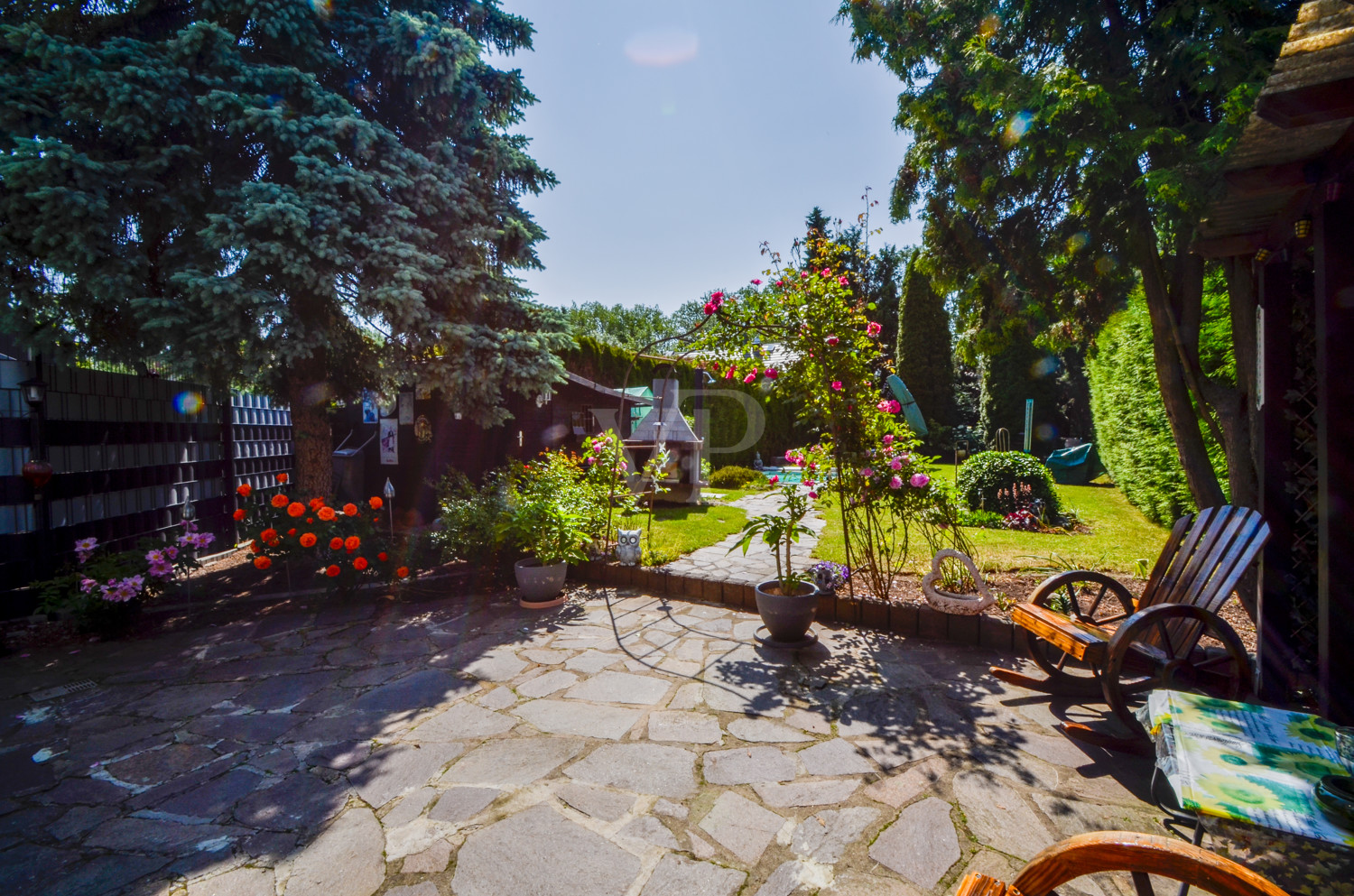 Terrasse mit Blick auf Grundstück