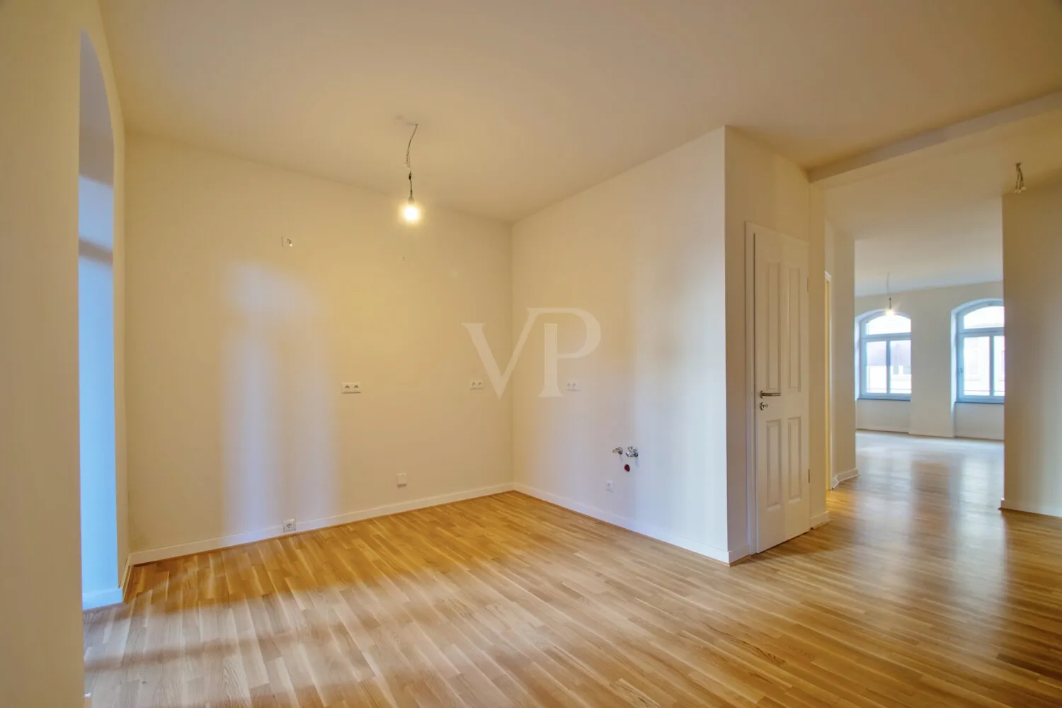 Offene Küche und Zugang zur Terrasse