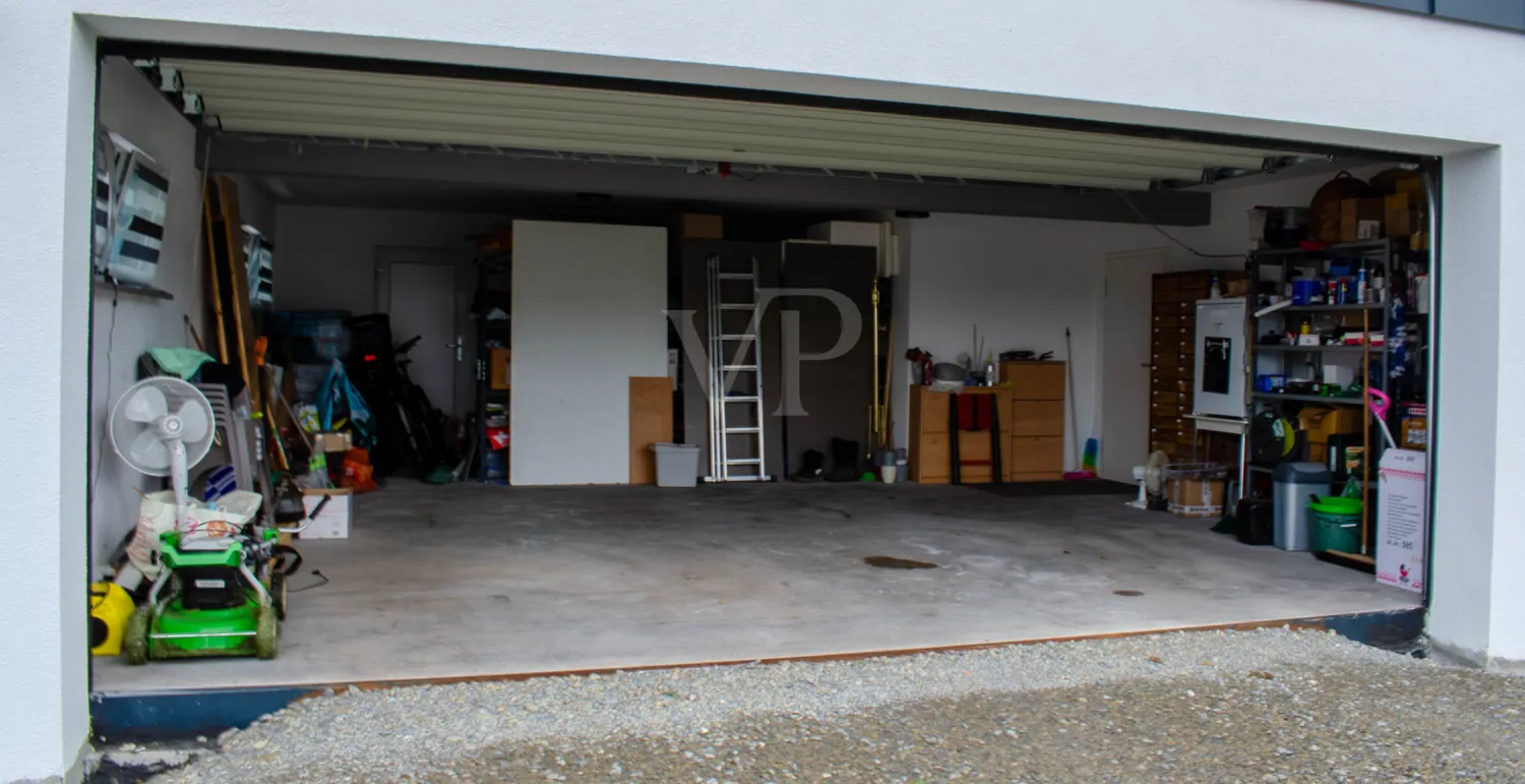 Doppelgarage mit Stauraum